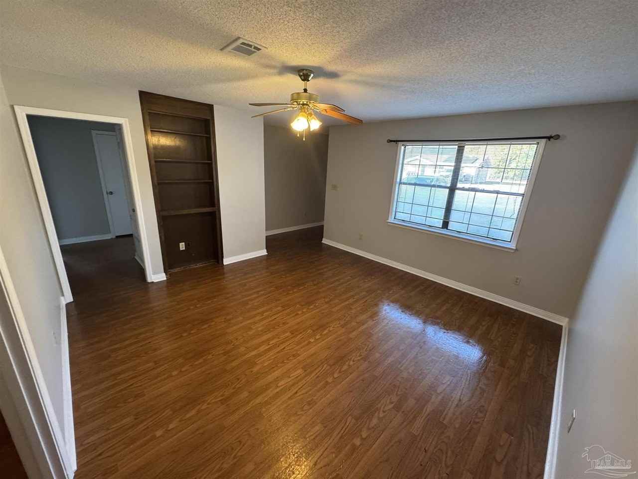 6413 Kennington Cir - Photo 3 of 16