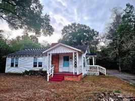 featured image of 115 Carolyn Way