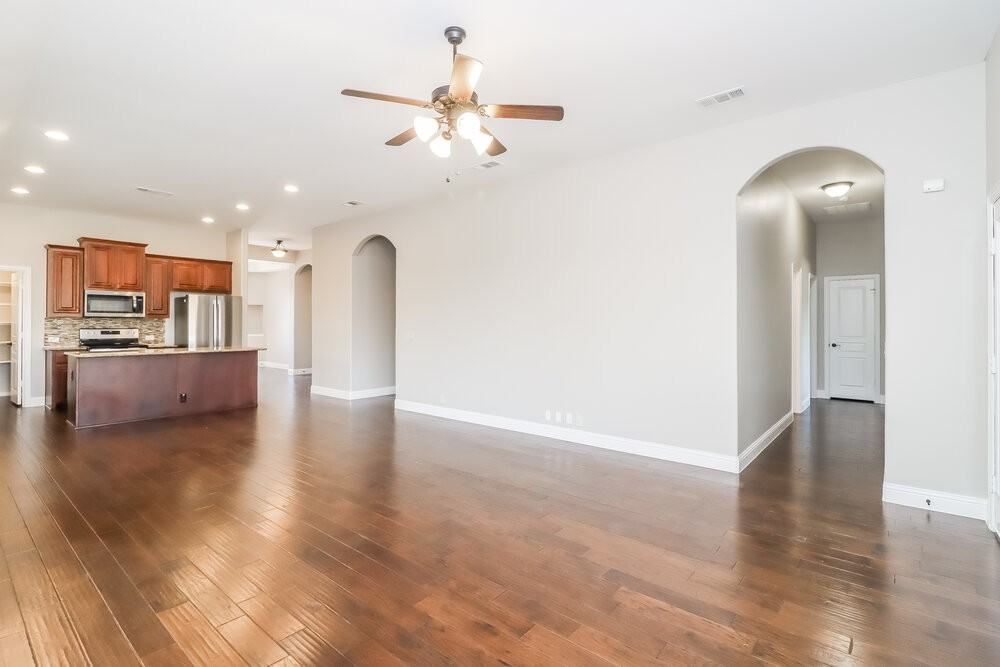 429 Calvert Dr - Photo 5 of 16