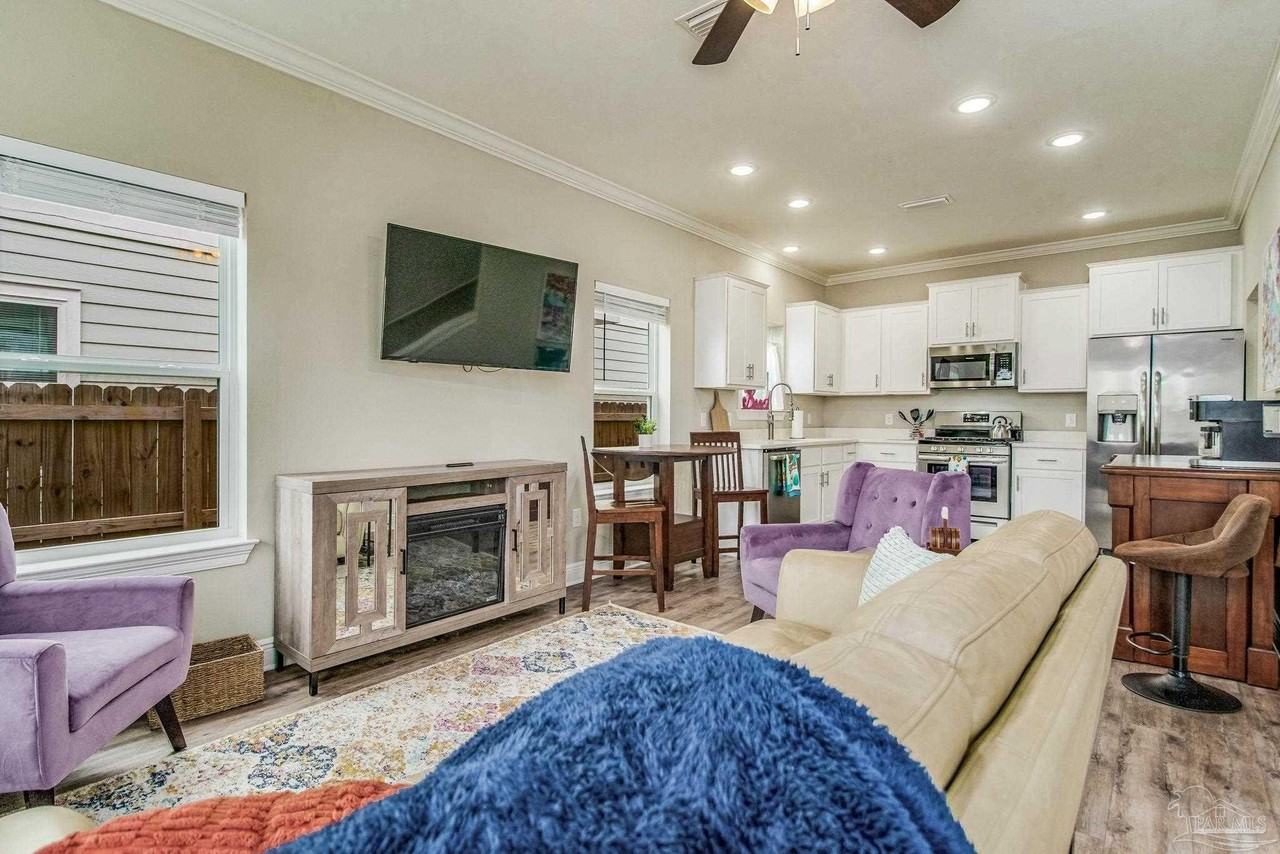 1002 W Main St - Photo 3 of 32