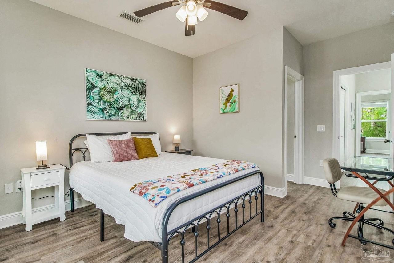 1002 W Main St - Photo 7 of 32