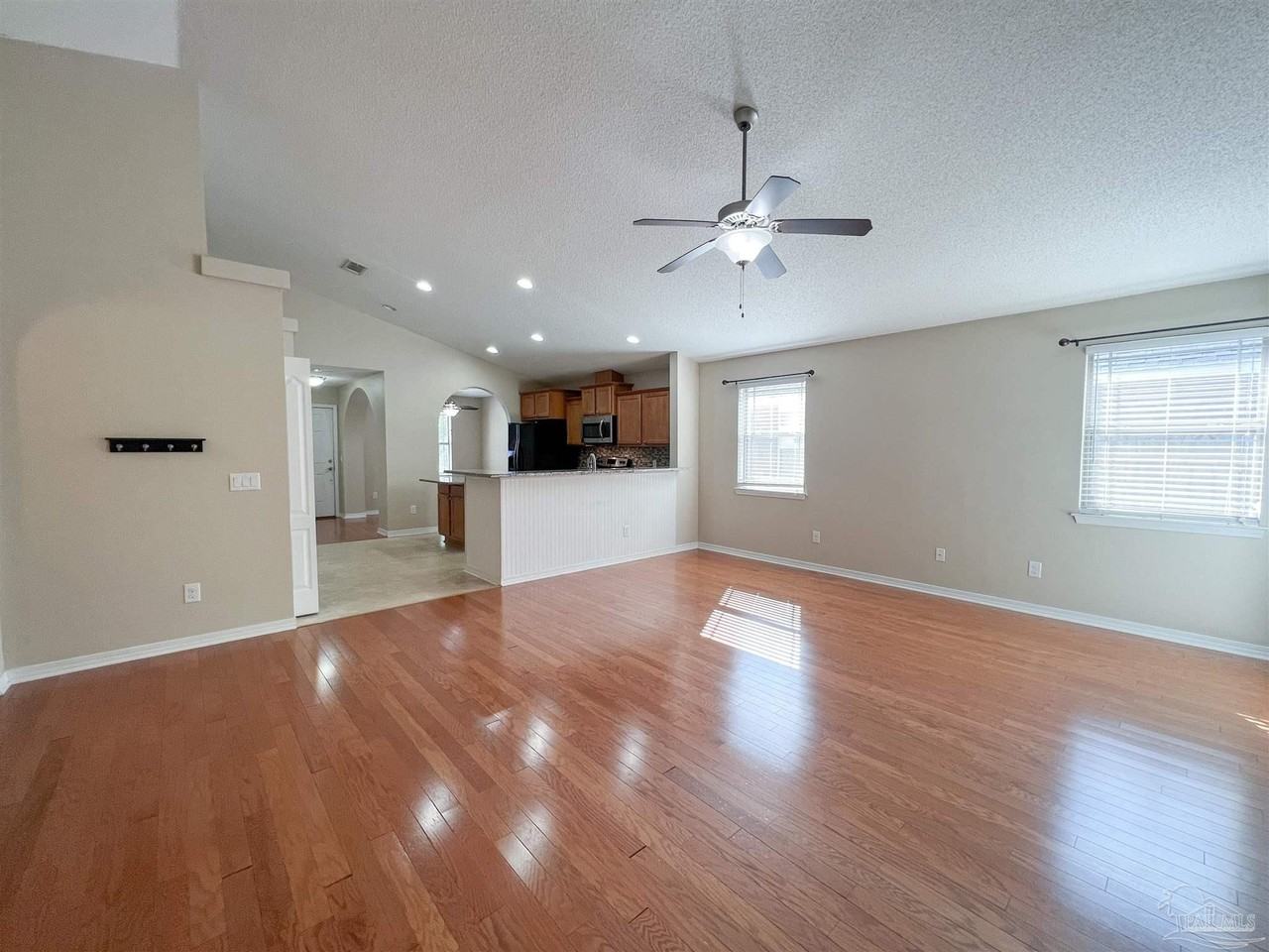 702 Mozingo Ln - Photo 3 of 36