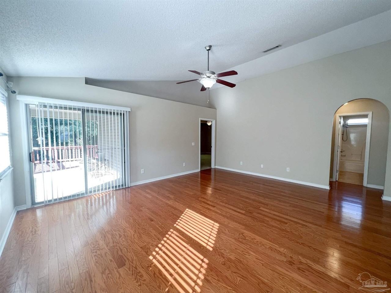 702 Mozingo Ln - Photo 4 of 36