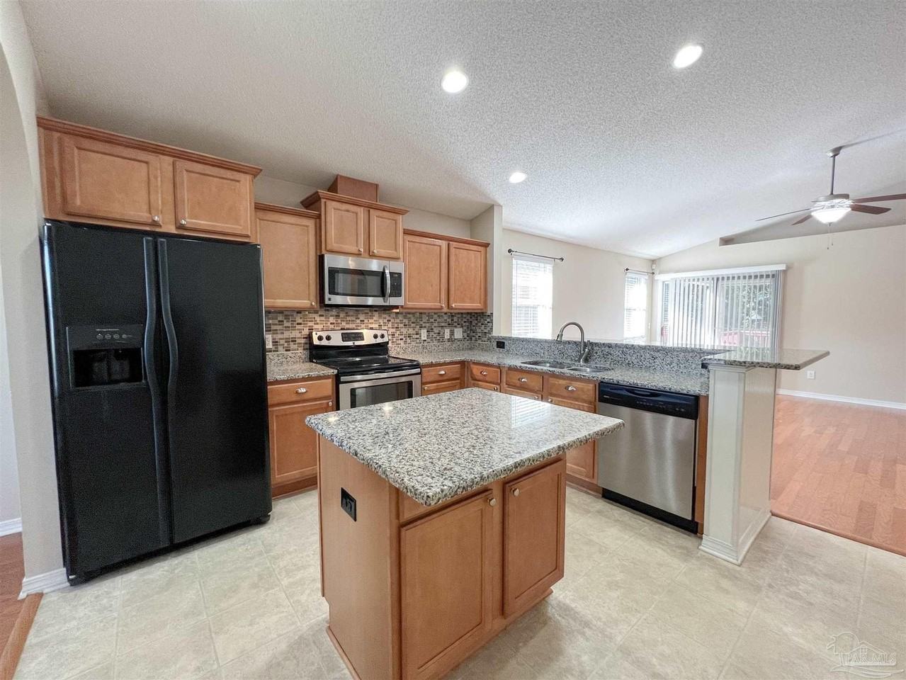 702 Mozingo Ln - Photo 5 of 36