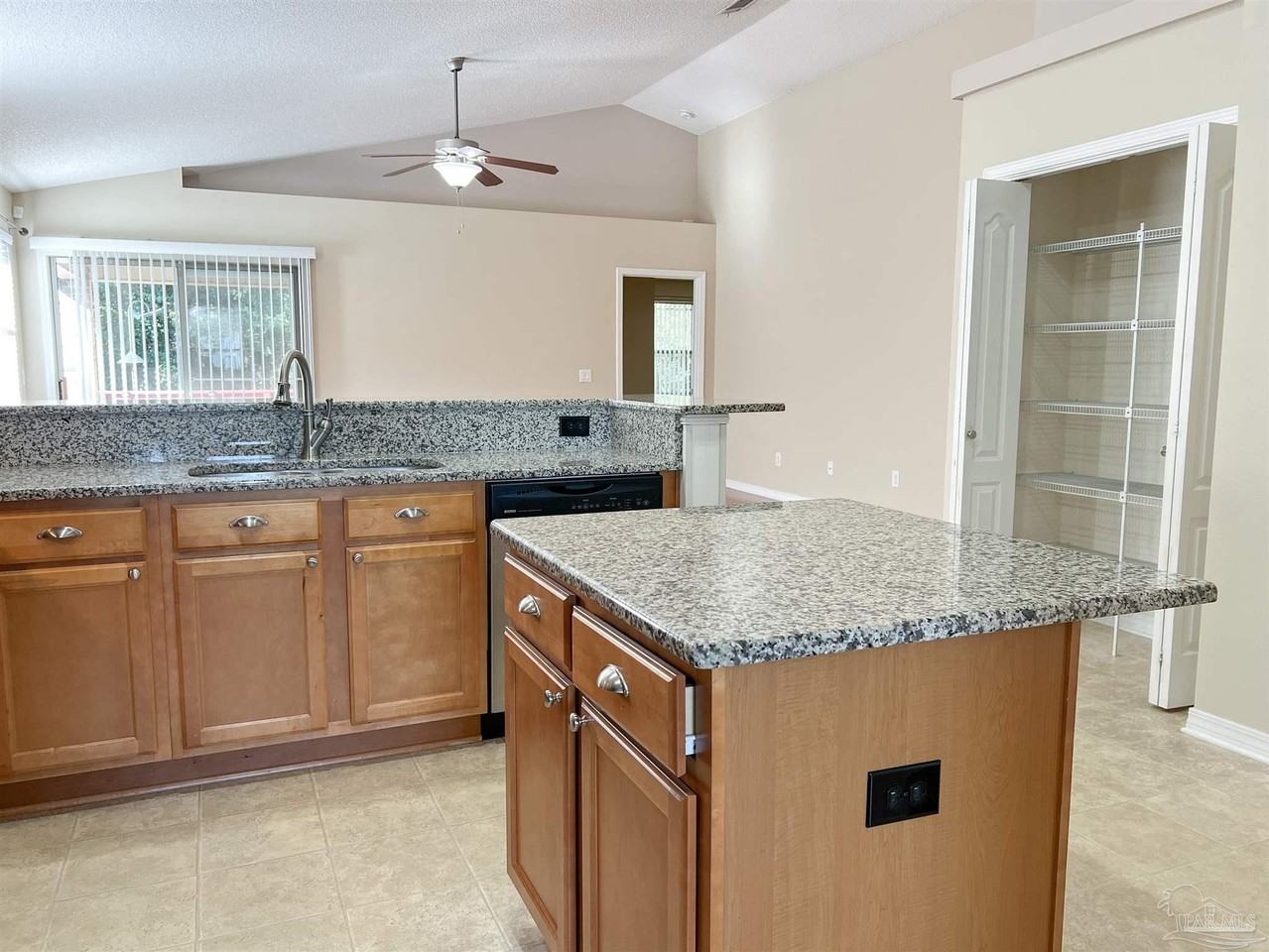 702 Mozingo Ln - Photo 6 of 36