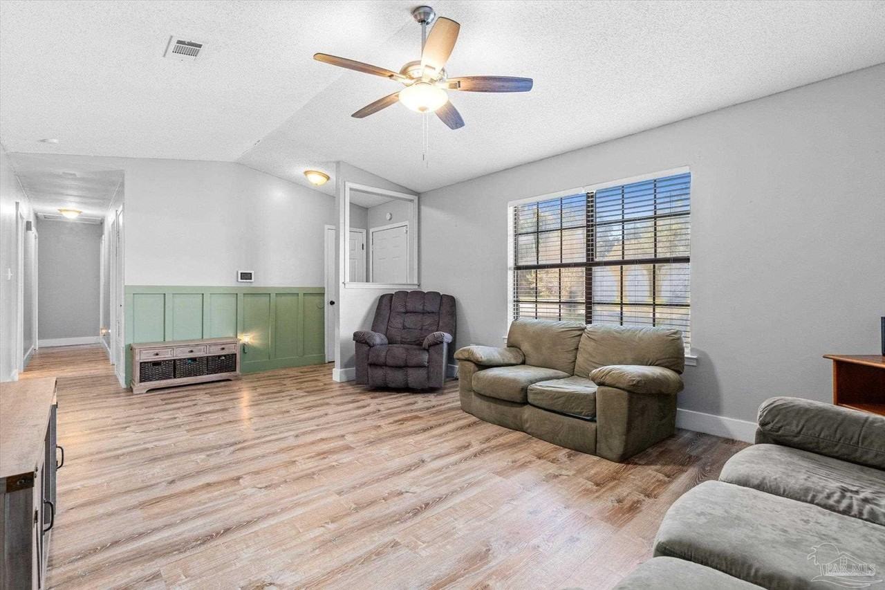 10663 Silver Creek Dr - Photo 6 of 32