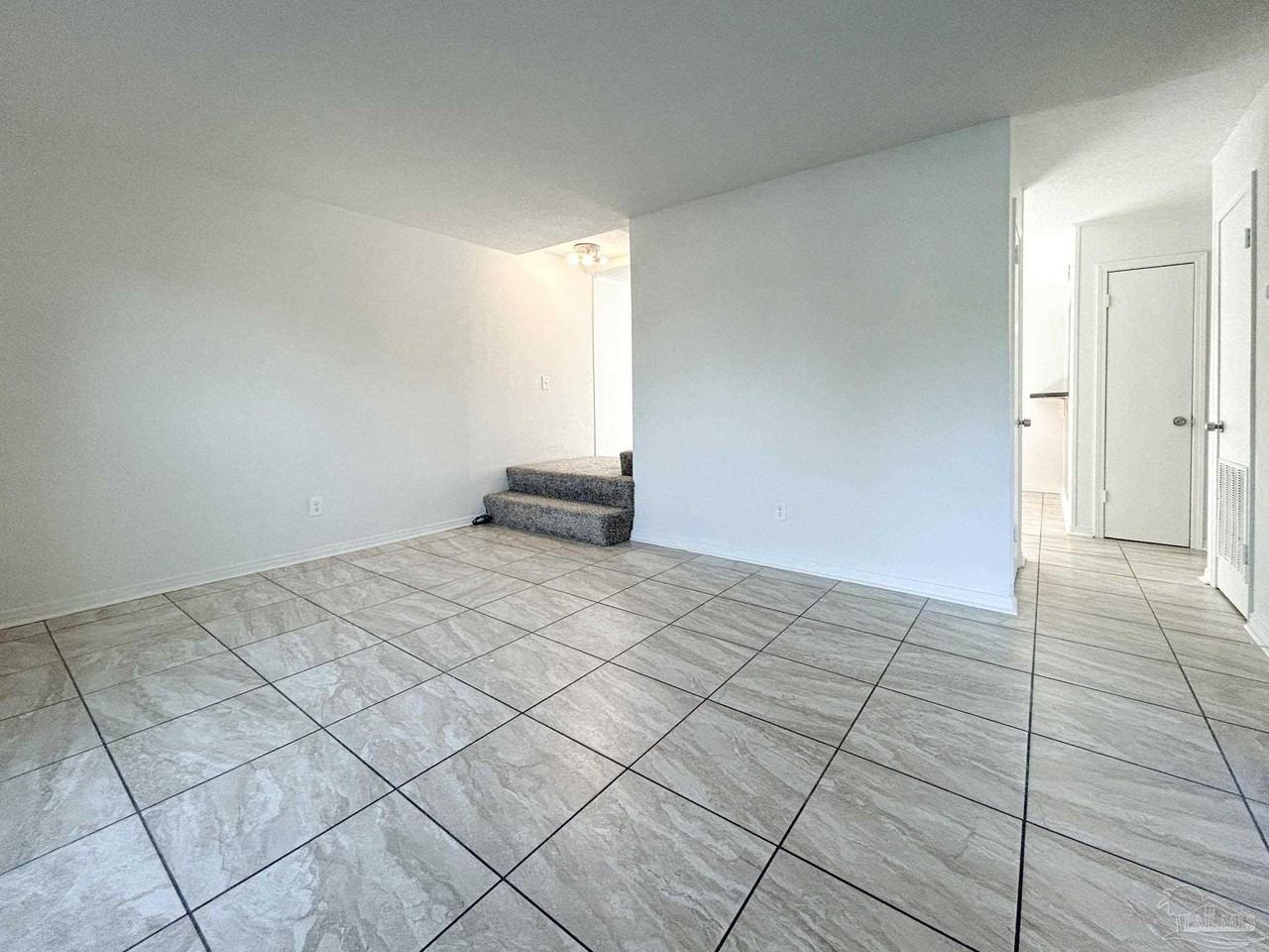 2119 Langley Ave - Photo 7 of 20