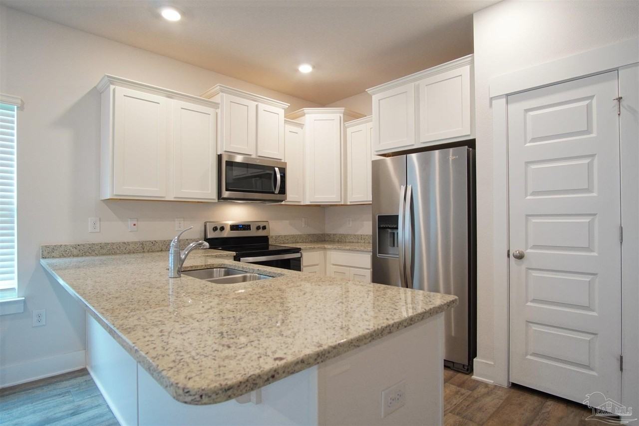 8960 Brigade Trl - Photo 7 of 28