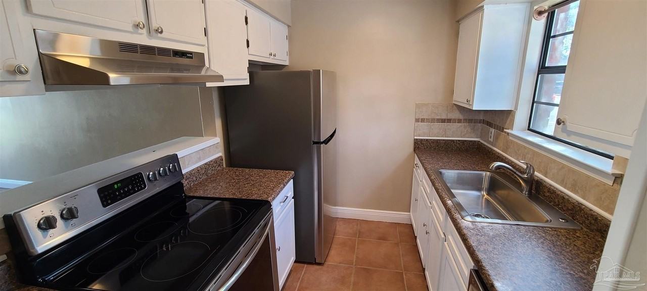 7250 Hilburn Rd Apt 4d #4D - Photo 2 of 10
