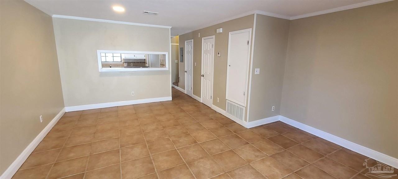 7250 Hilburn Rd Apt 4d #4D - Photo 5 of 10