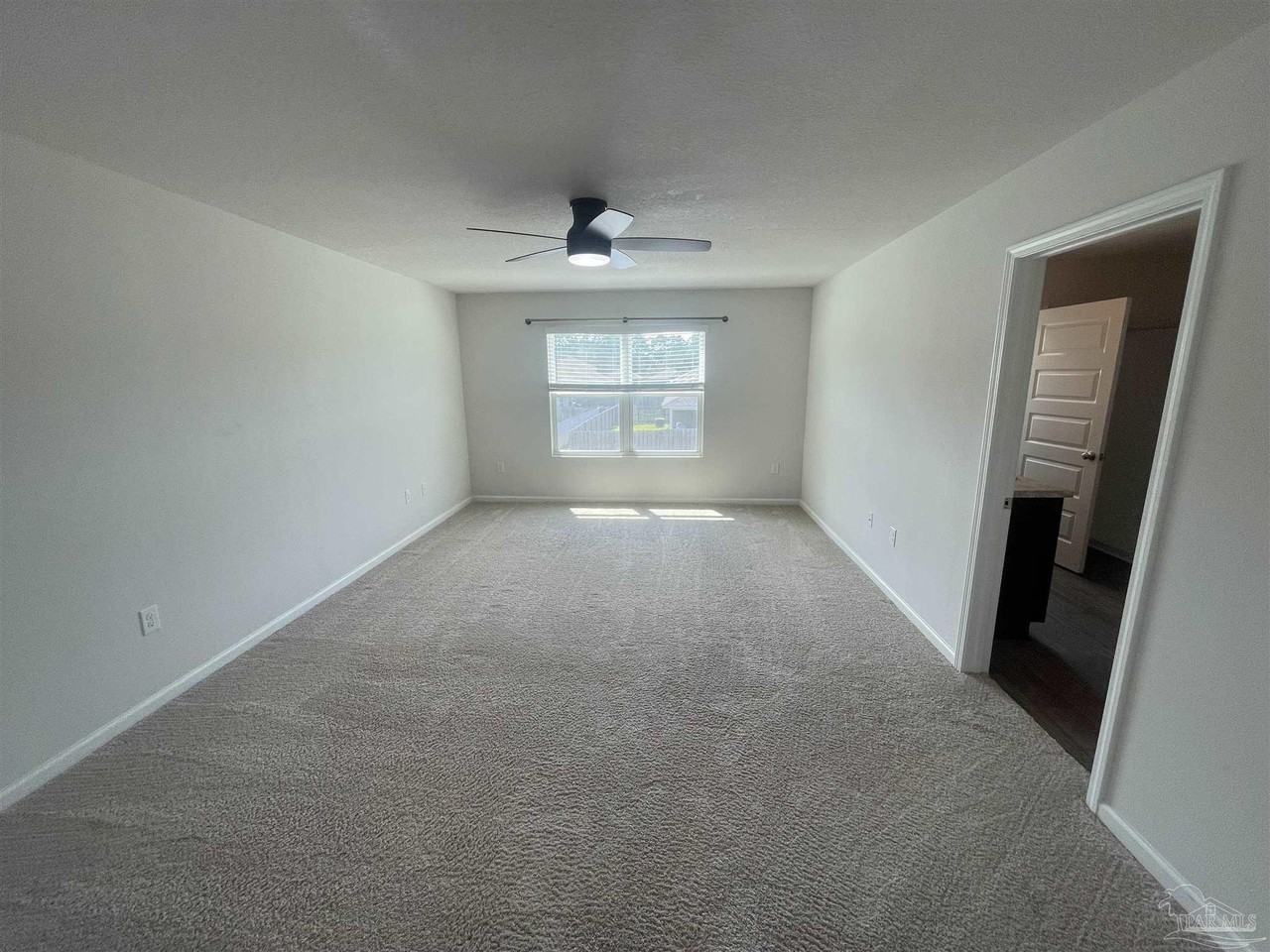 10541 Queens Gate Cir - Photo 2 of 34