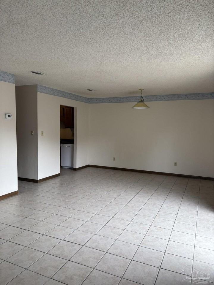 3262 Maplewood Dr Apt A #A - Photo 5 of 12