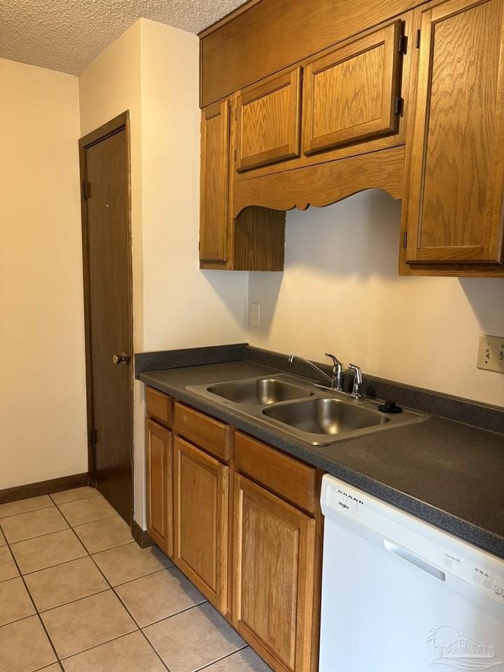 3262 Maplewood Dr Apt A #A - Photo 7 of 12