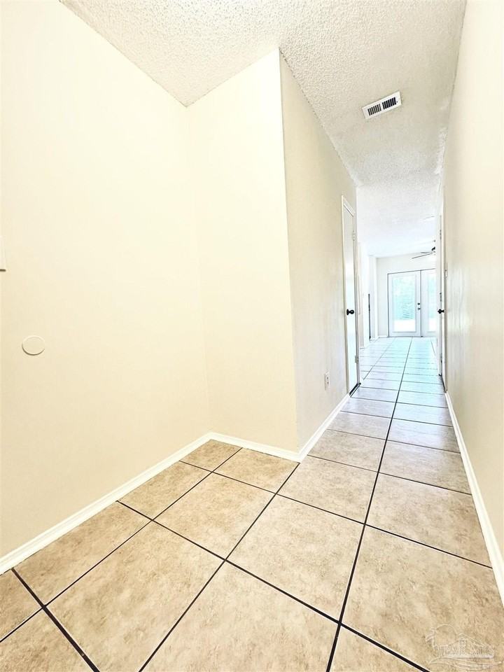 4227 Elmcrest Dr - Photo 2 of 18