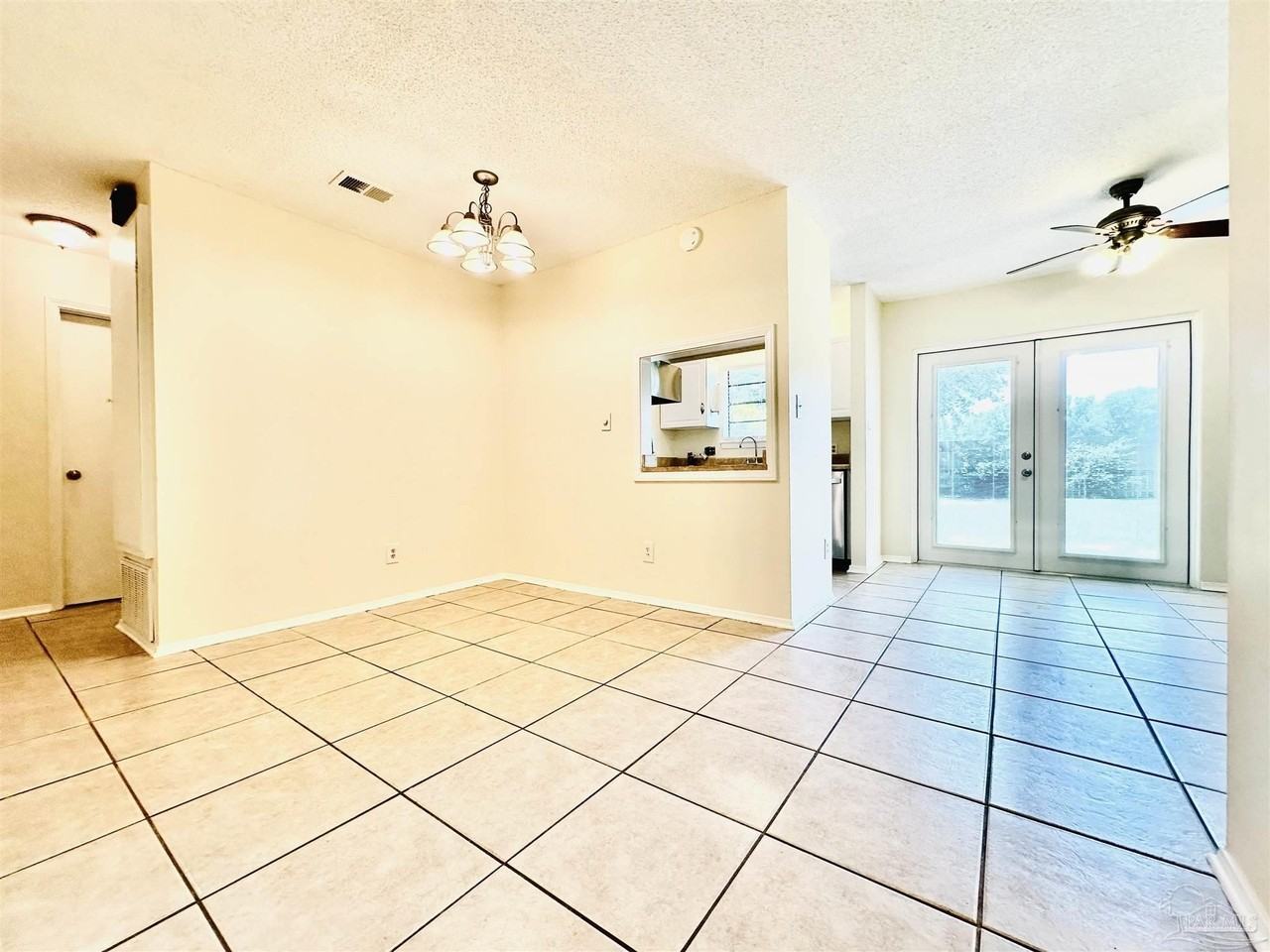 4227 Elmcrest Dr - Photo 3 of 18