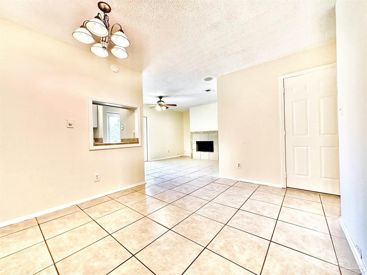 4227 Elmcrest Dr - Photo 5 of 18