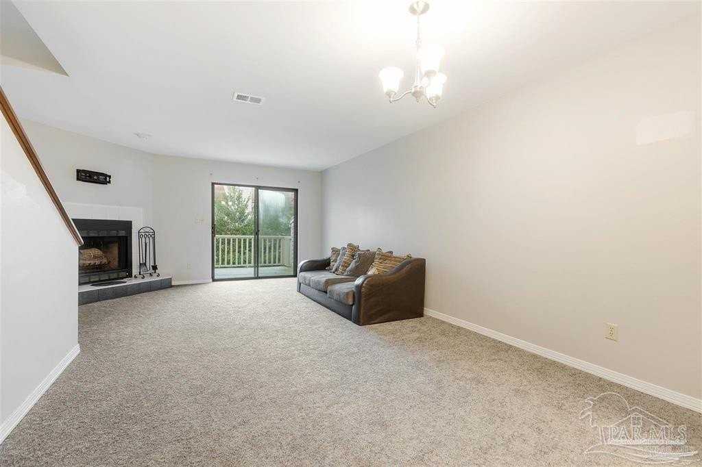 912 Brookside Pl - Photo 4 of 15