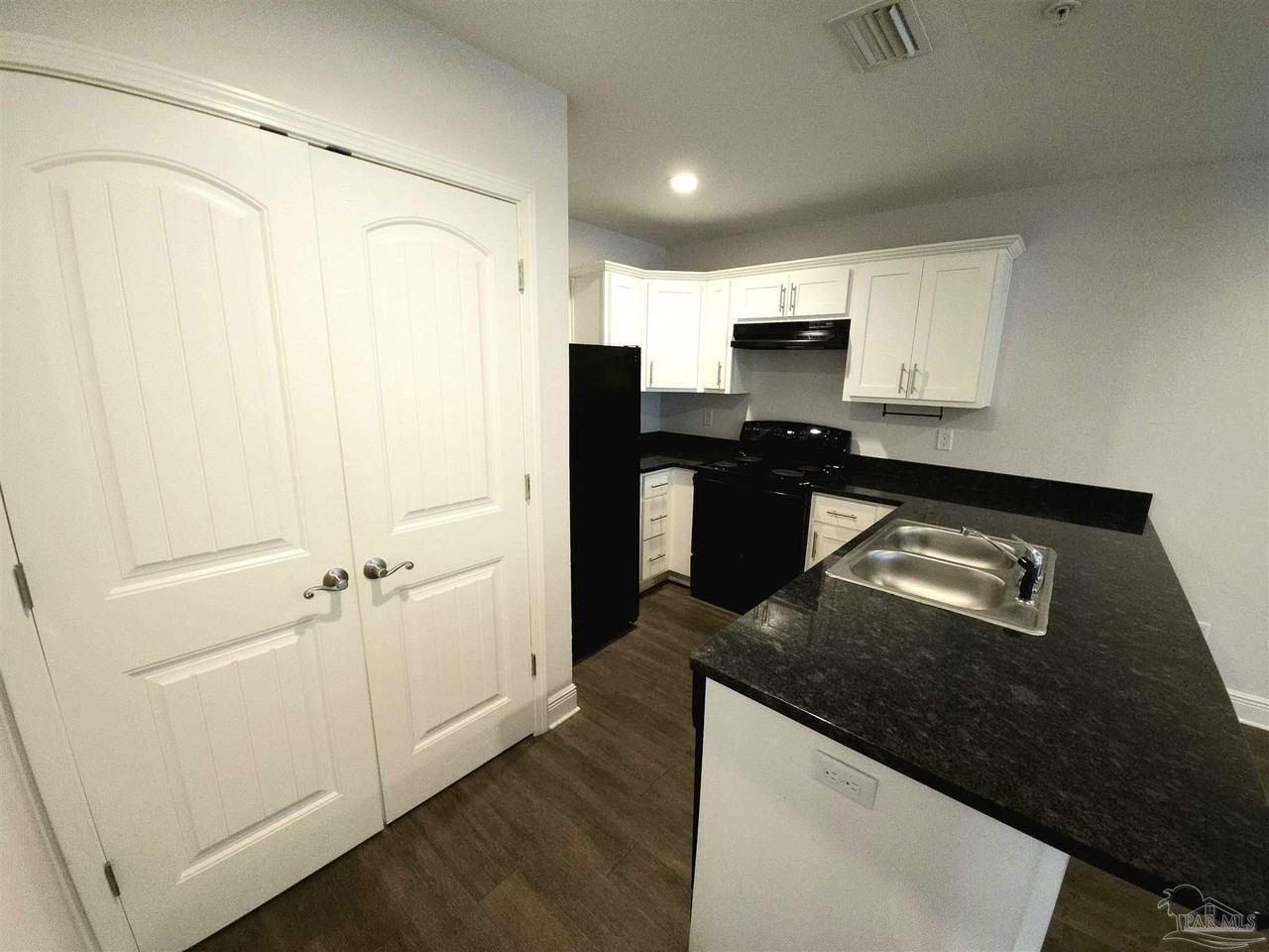 313 N Navy Blvd Unit 1b #1B - Photo 7 of 20