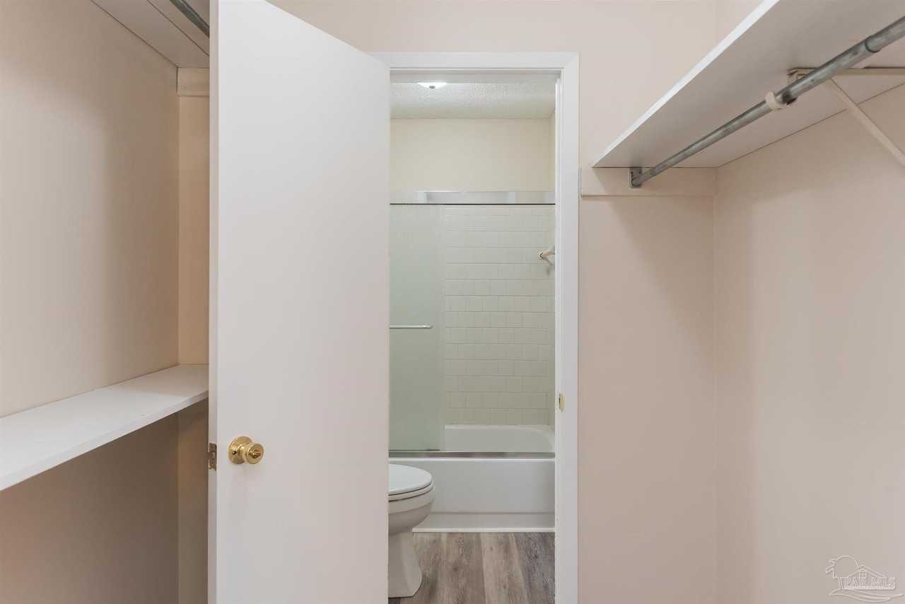 7224 Lago Vista Ct - Photo 5 of 30