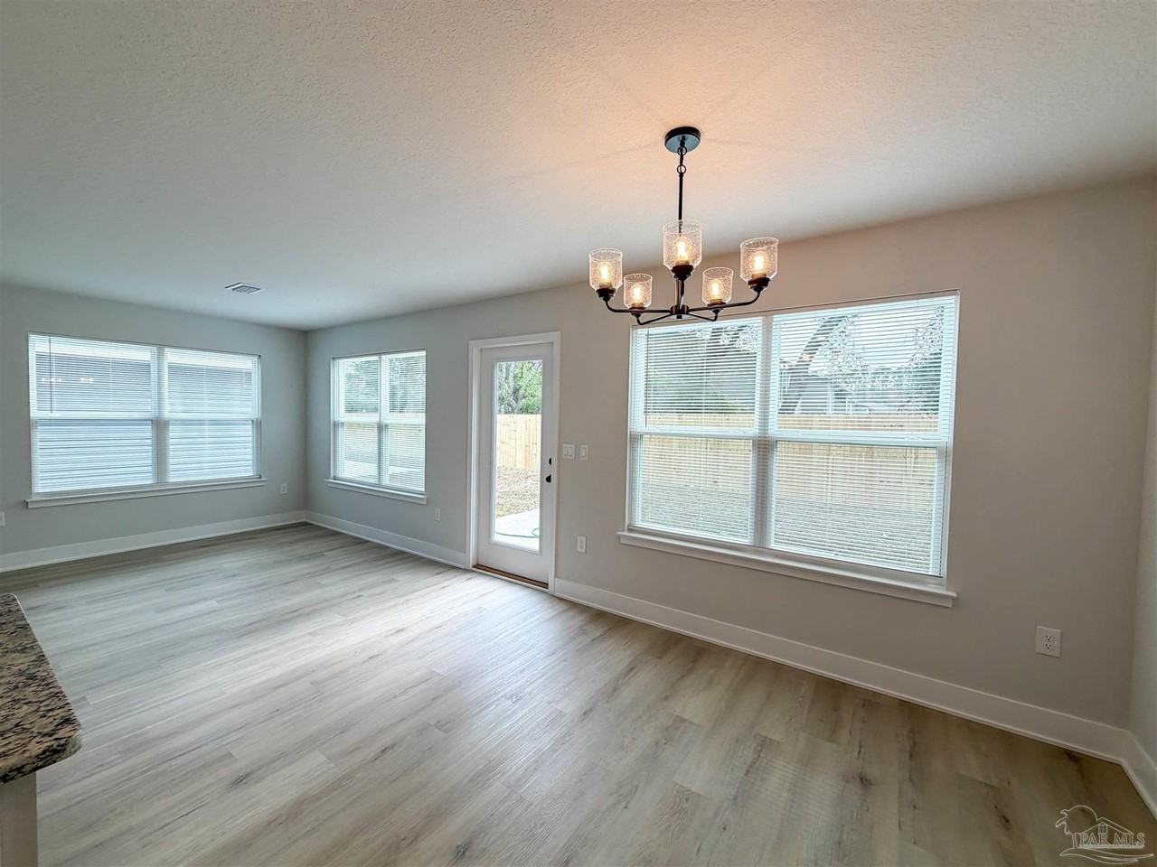 8049 Westpointe Ln - Photo 4 of 25