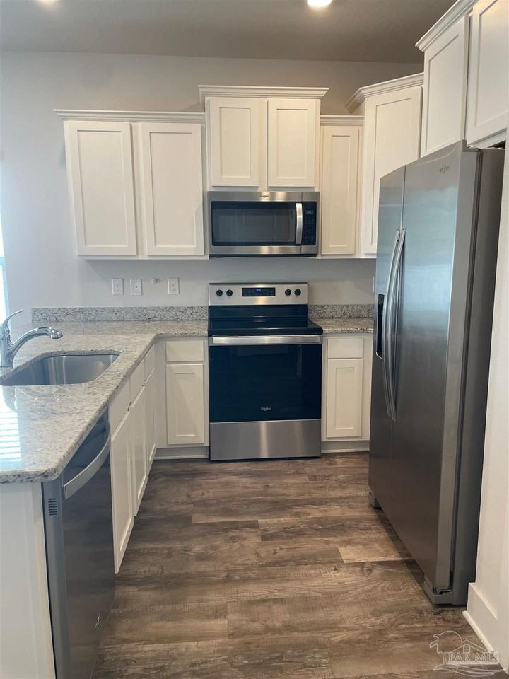 1639 Iroquois Ct - Photo 4 of 16