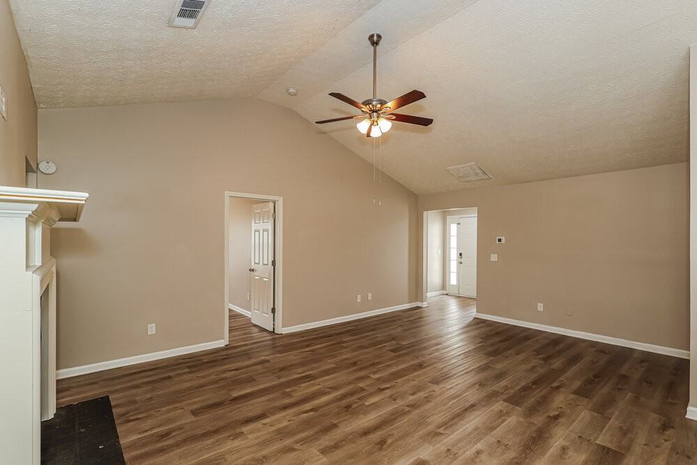 1825 Courtyard Ln - Photo 5 of 16