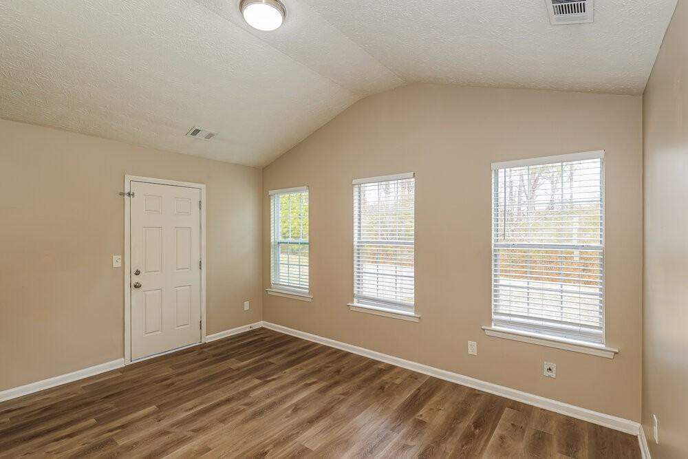 1825 Courtyard Ln - Photo 6 of 16