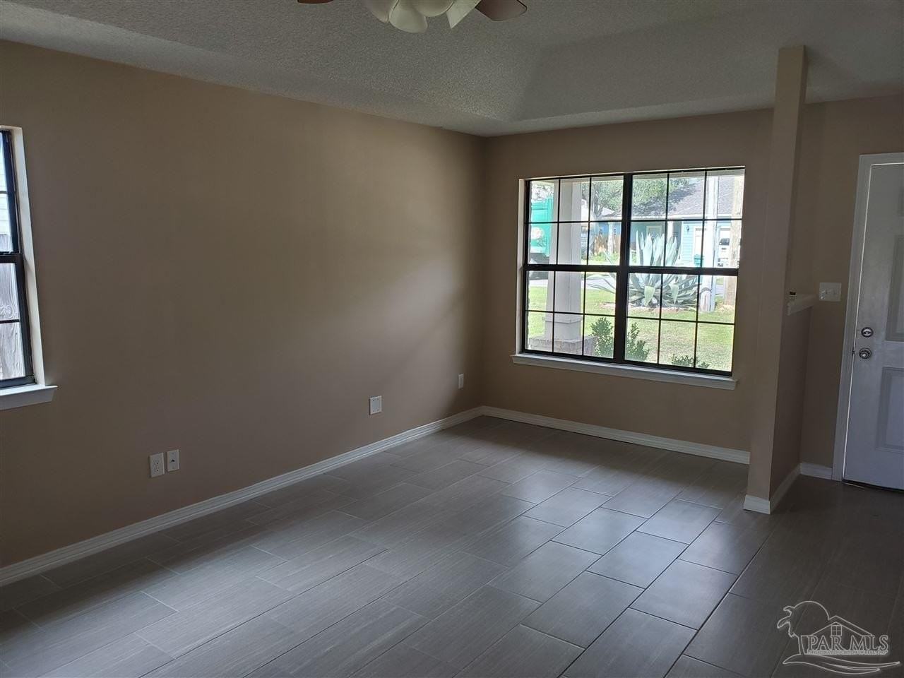 1921 Luneta St - Photo 5 of 14