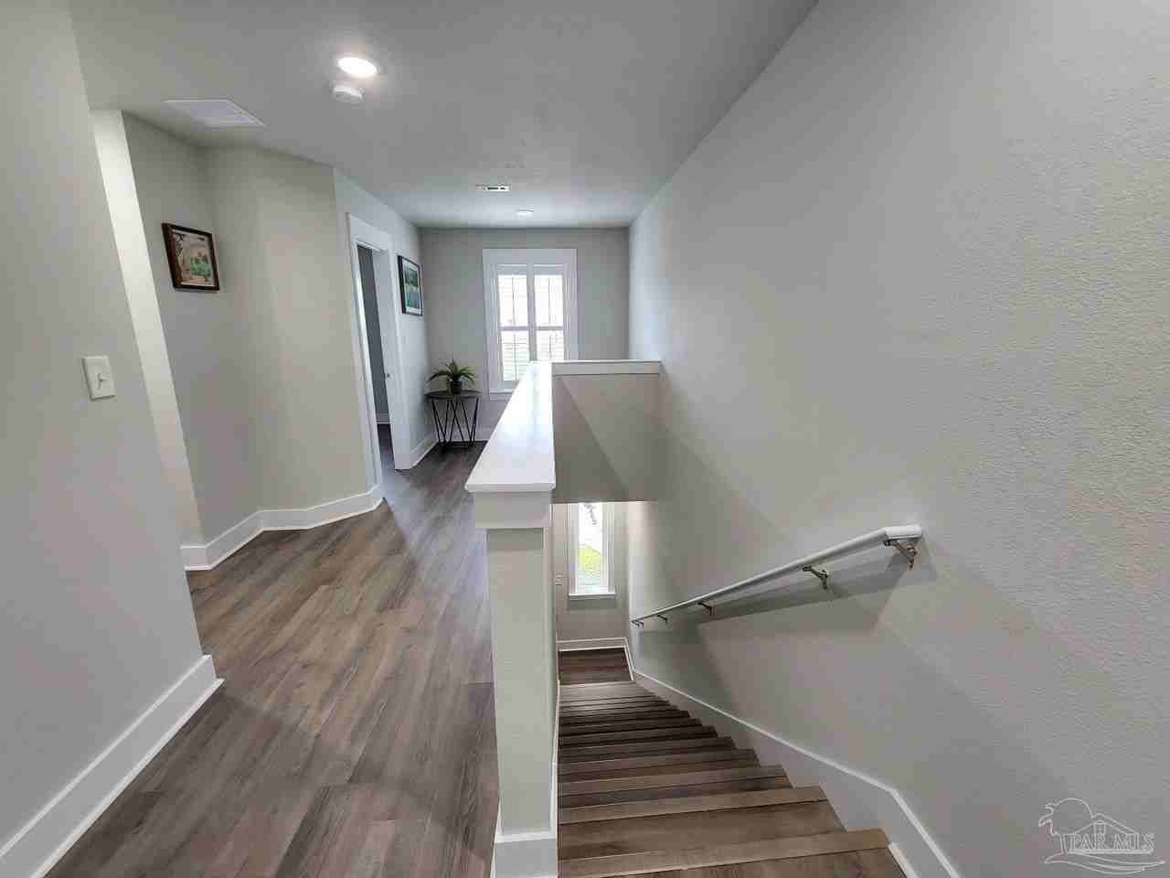 218 Junction Ave - Photo 3 of 16