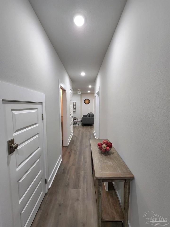 218 Junction Ave - Photo 4 of 16