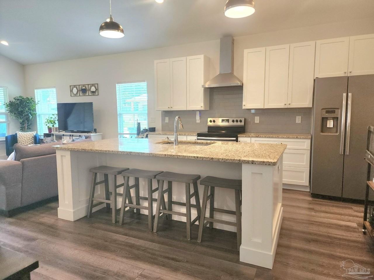 1829 N 8th Ave - Photo 5 of 23