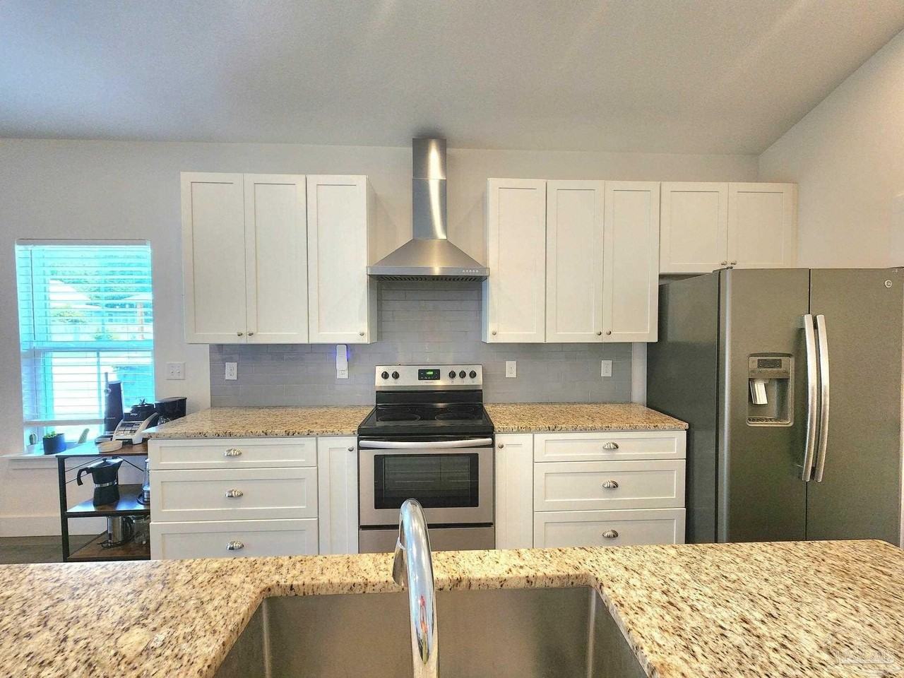 1829 N 8th Ave - Photo 7 of 23