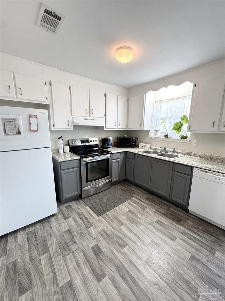 854 Amberway Dr - Photo 5 of 16