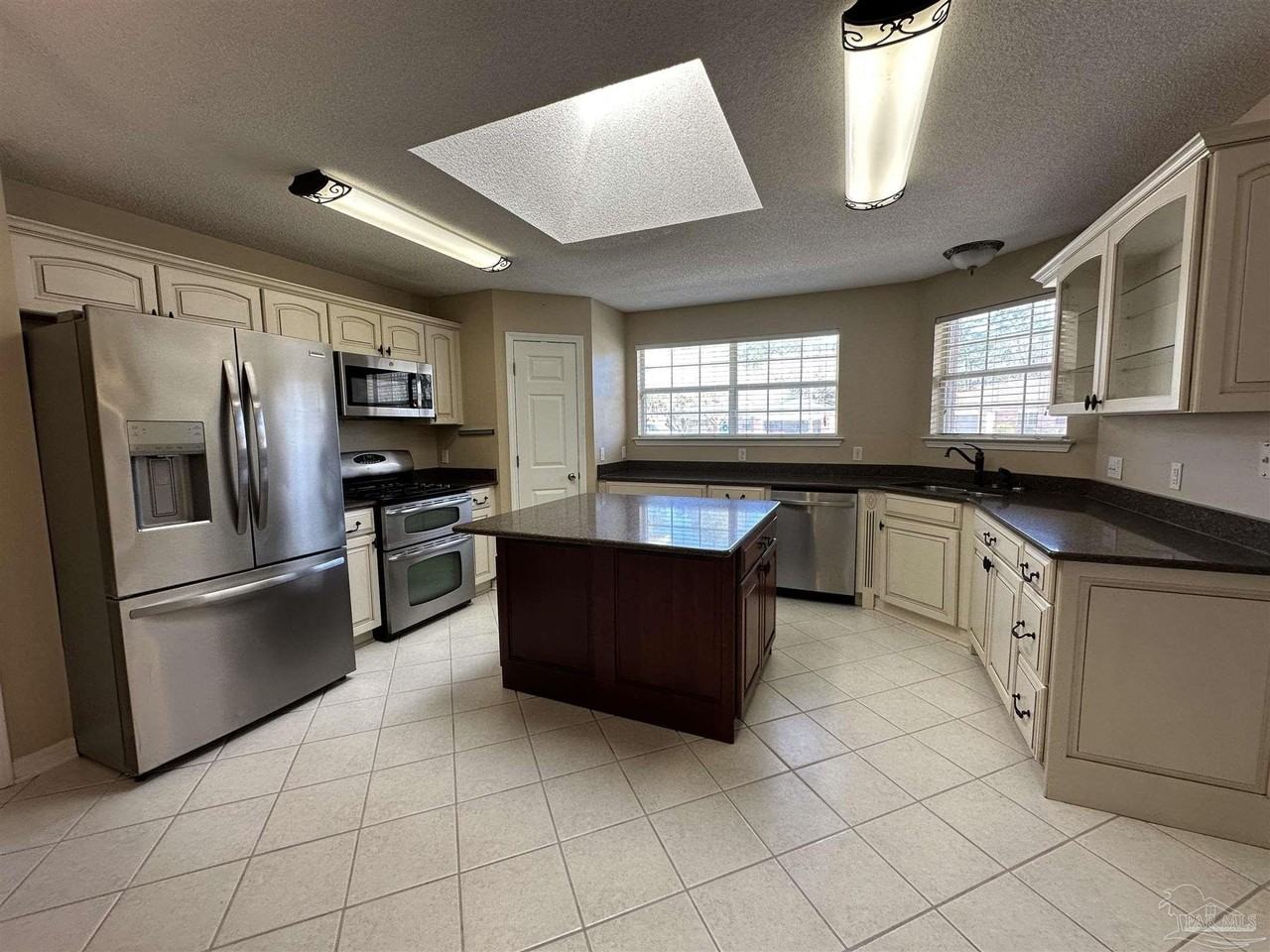 703 Marlinspike Dr - Photo 4 of 19