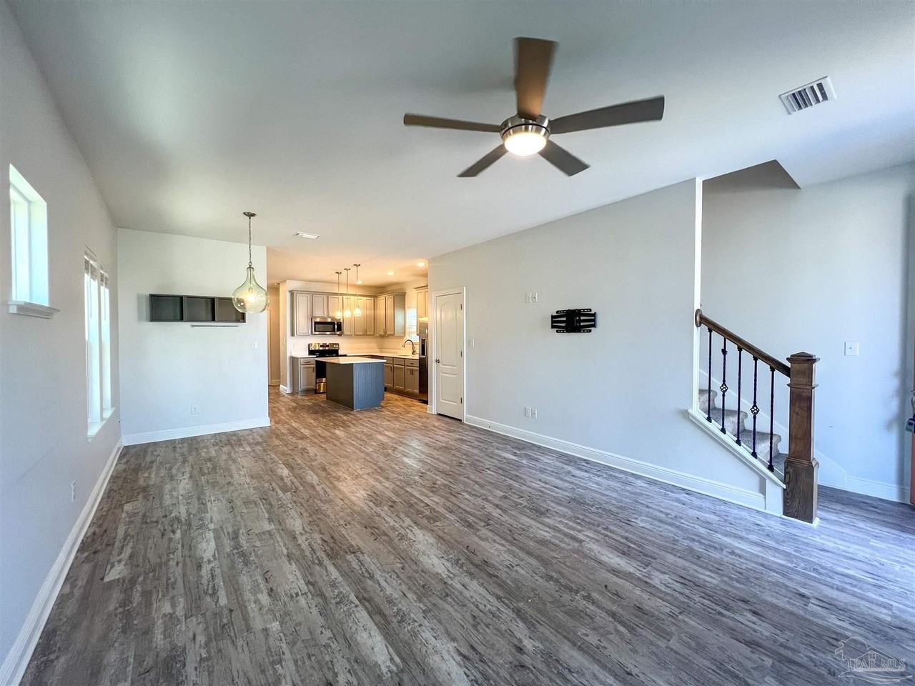 949 W Gregory St - Photo 4 of 30