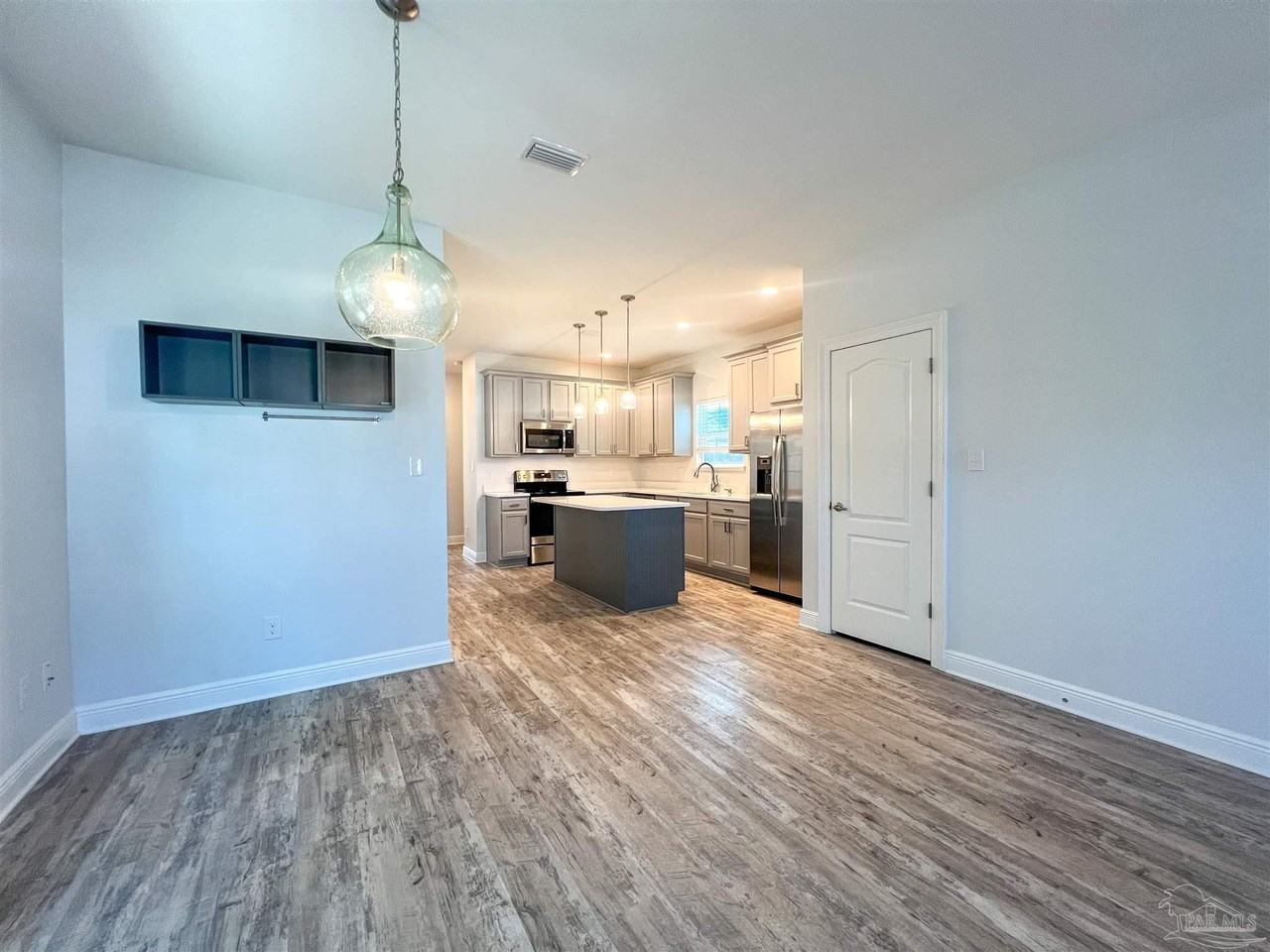 949 W Gregory St - Photo 6 of 30