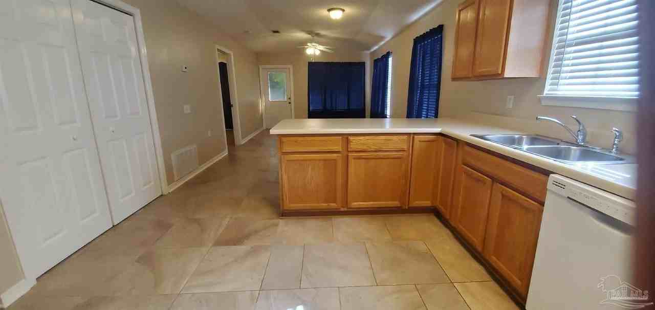 2520 Trailwood Dr - Photo 5 of 10