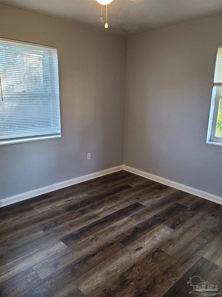 5549 Mayfair Dr - Photo 7 of 12