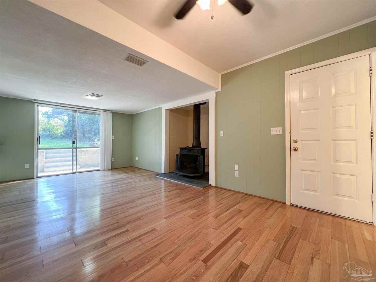 5325 Lakewood Dr - Photo 3 of 30