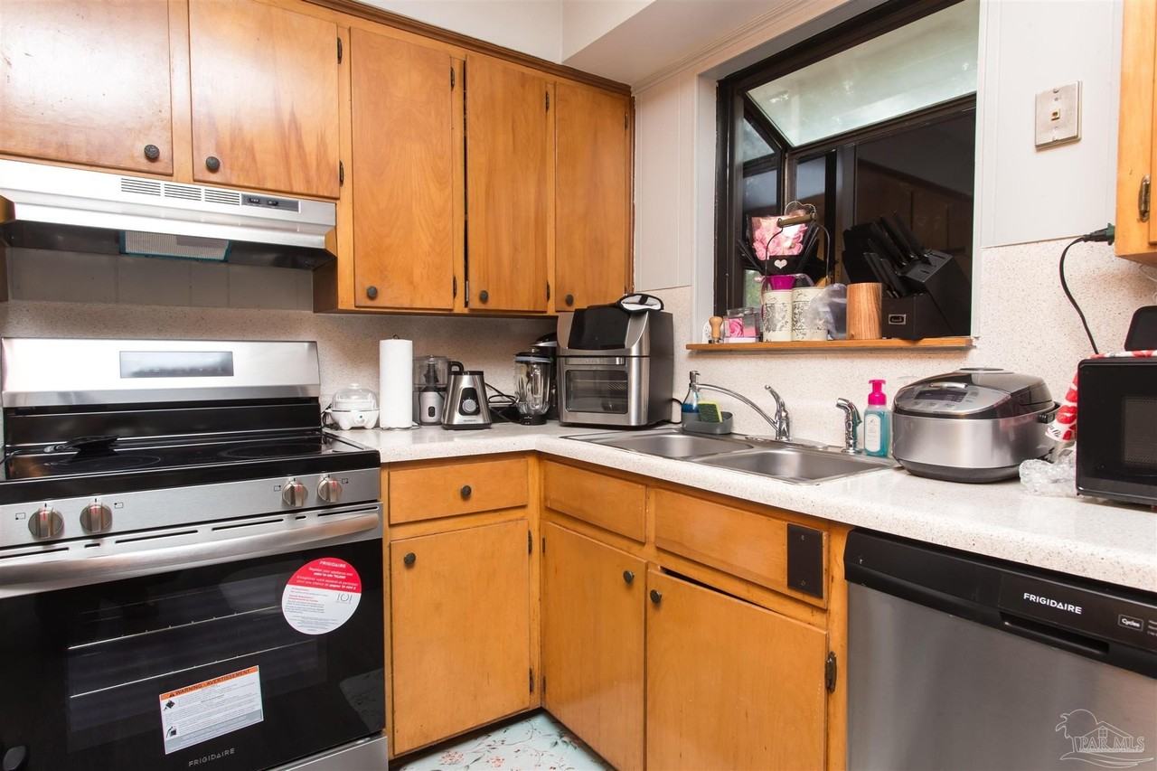 925 Twinbrook Ave - Photo 6 of 25