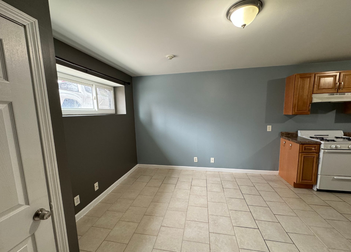 33 Decatur St #1 - Photo 4 of 9