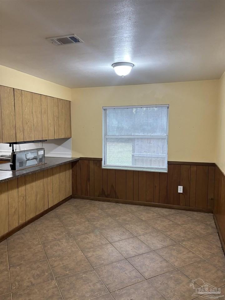 425 Rentz Ave - Photo 4 of 18