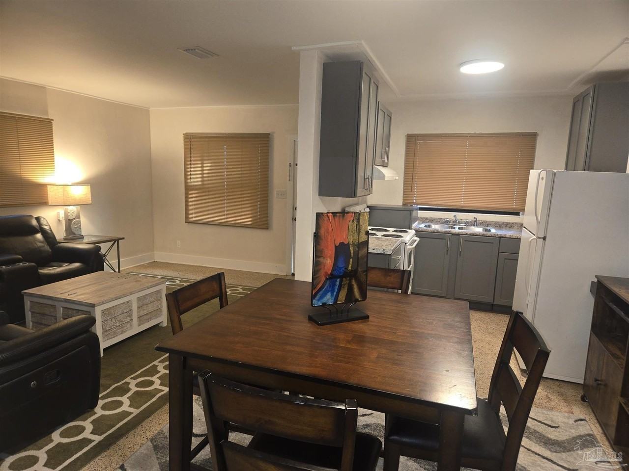 1012 W Hernandez St - Photo 3 of 10