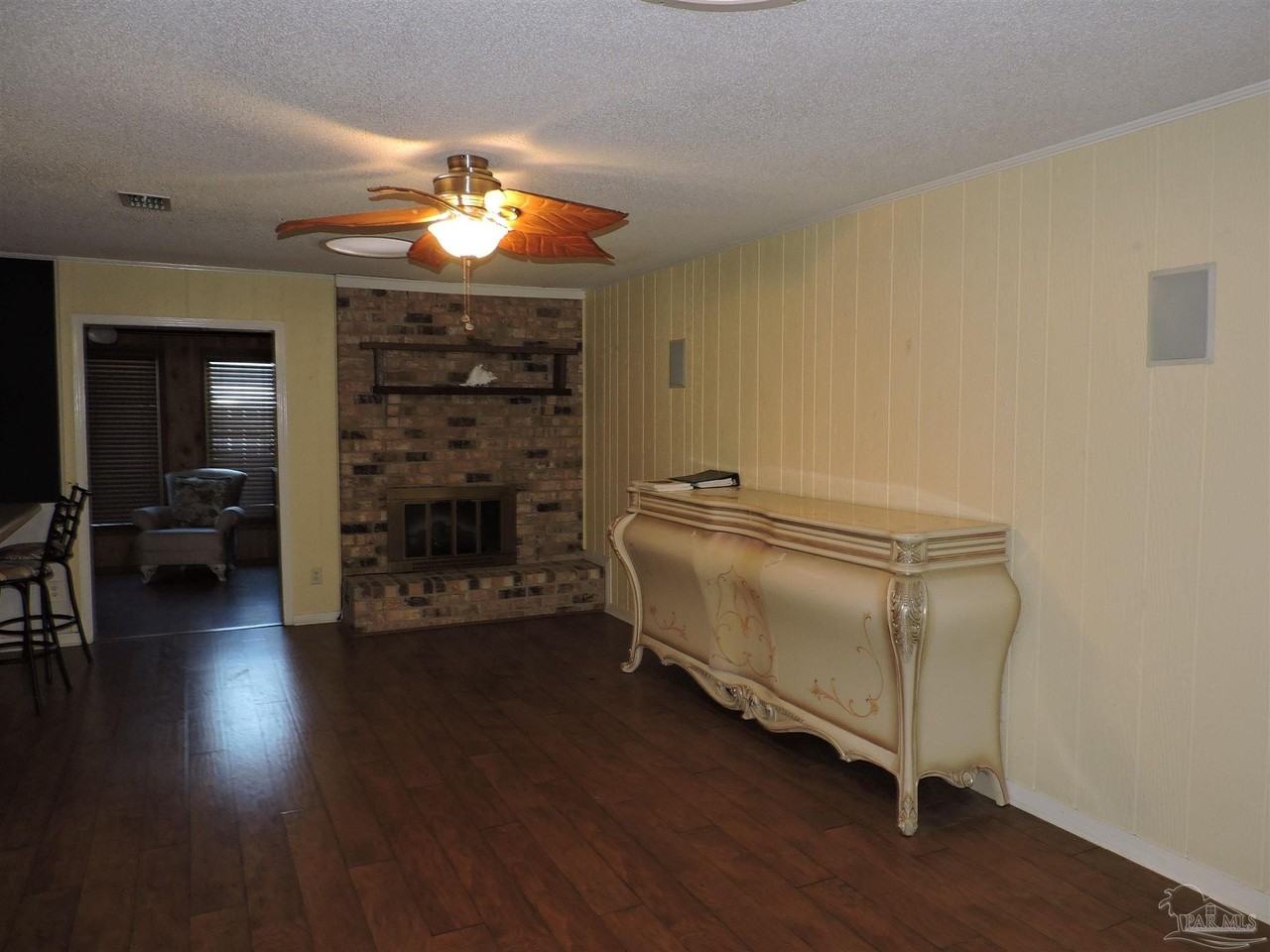 12134 Longwood Dr - Photo 5 of 25