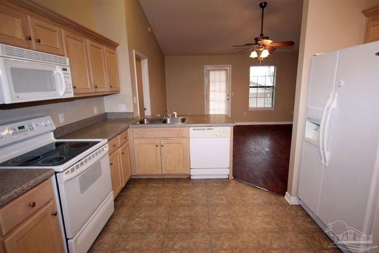 6250 Starhill Dr - Photo 3 of 16