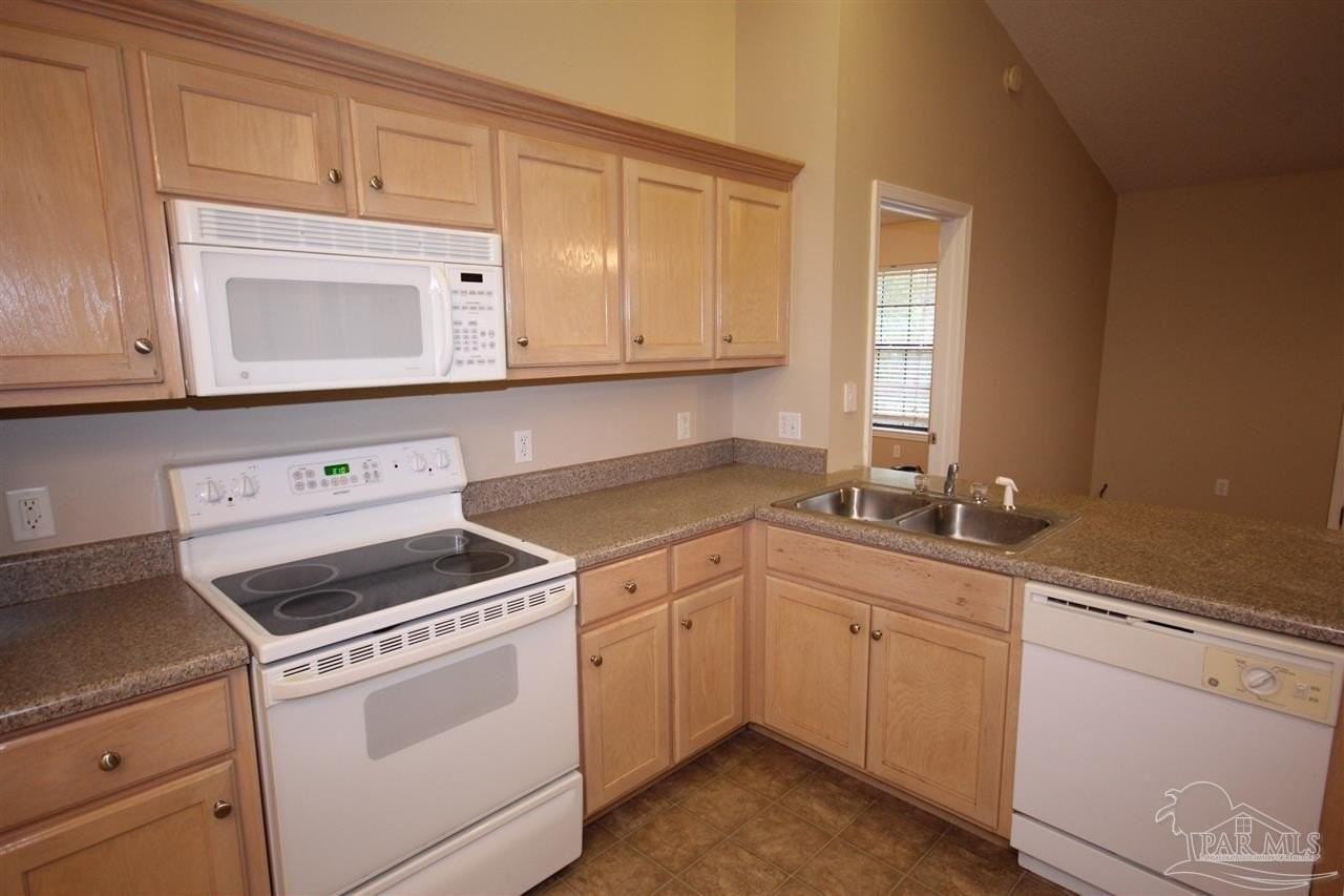 6250 Starhill Dr - Photo 4 of 16