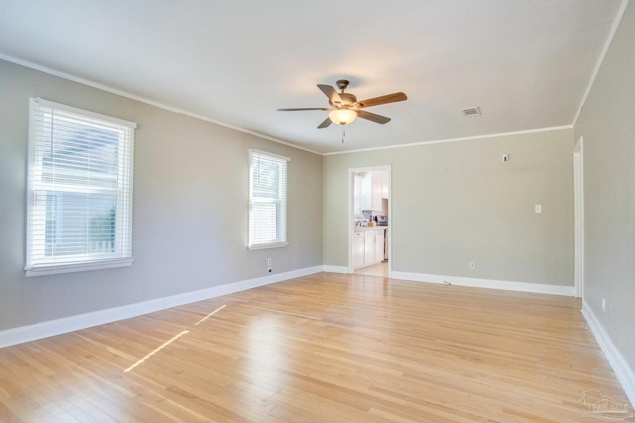 2303 N 20th Ave - Photo 4 of 19