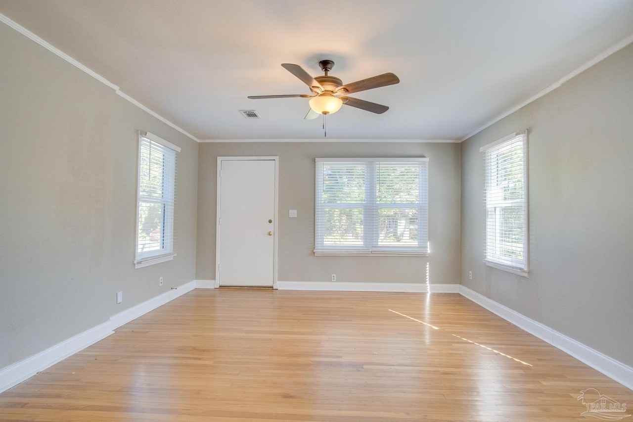 2303 N 20th Ave - Photo 5 of 19