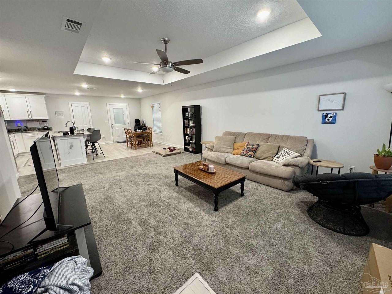 8720 Fowler Ave - Photo 5 of 26