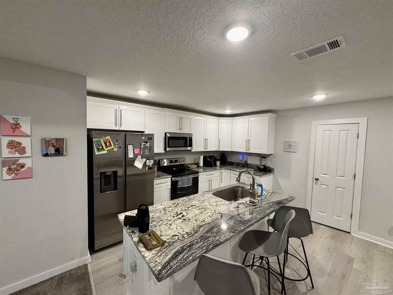 8720 Fowler Ave - Photo 7 of 26